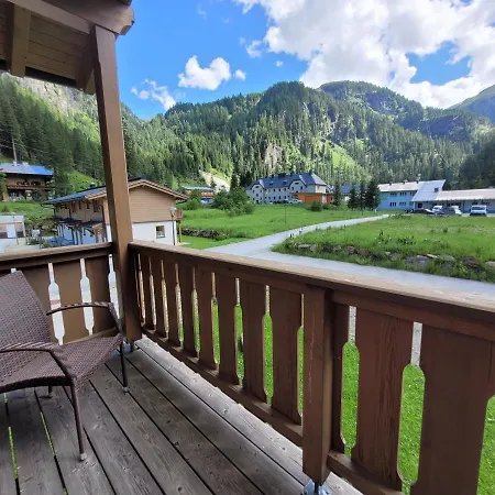 Tauerndorf In&out - Steinbock 木屋